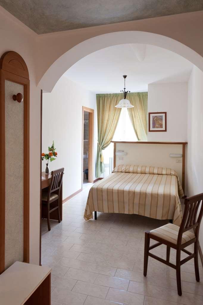 Hotel Vignola Assisi Phòng bức ảnh